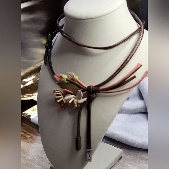 Prada LEATHER Floral CHOKER Necklace in EUC With DUSTBAG - Picture 5 of 7